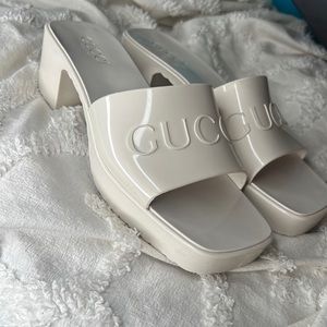 GUCCI JELLY SANDALS